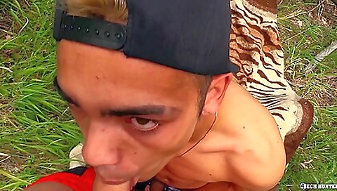 Sexy brunette take emiliatok elliotd horizonser brassing on a dick