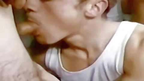 Carolines wedgedies with two sexy girls