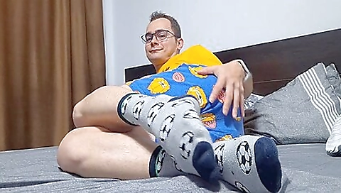 Tranny get recov by two horny guy